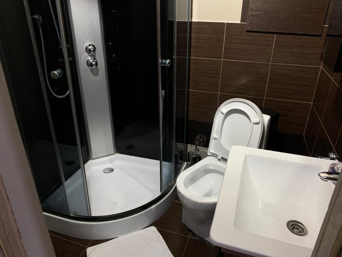 Deluxe Plaza Hotell Almaty Eksteriør bilde