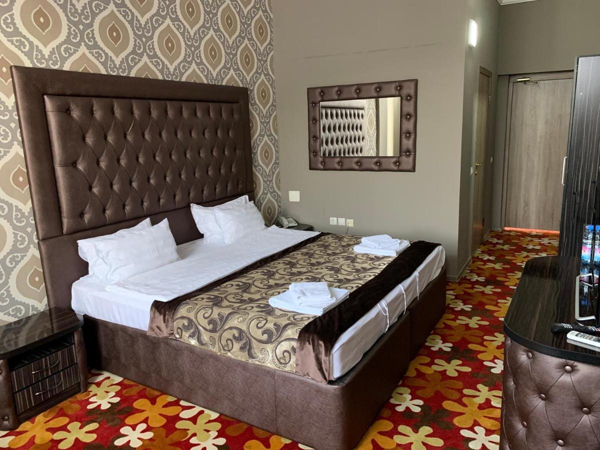 Deluxe Plaza Hotell Almaty Eksteriør bilde