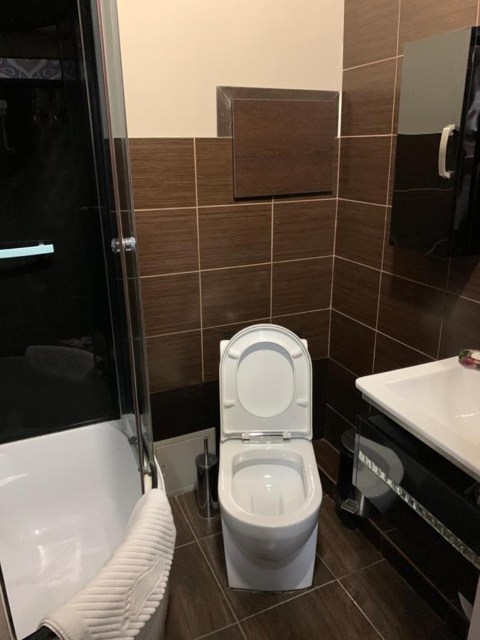 Deluxe Plaza Hotell Almaty Eksteriør bilde