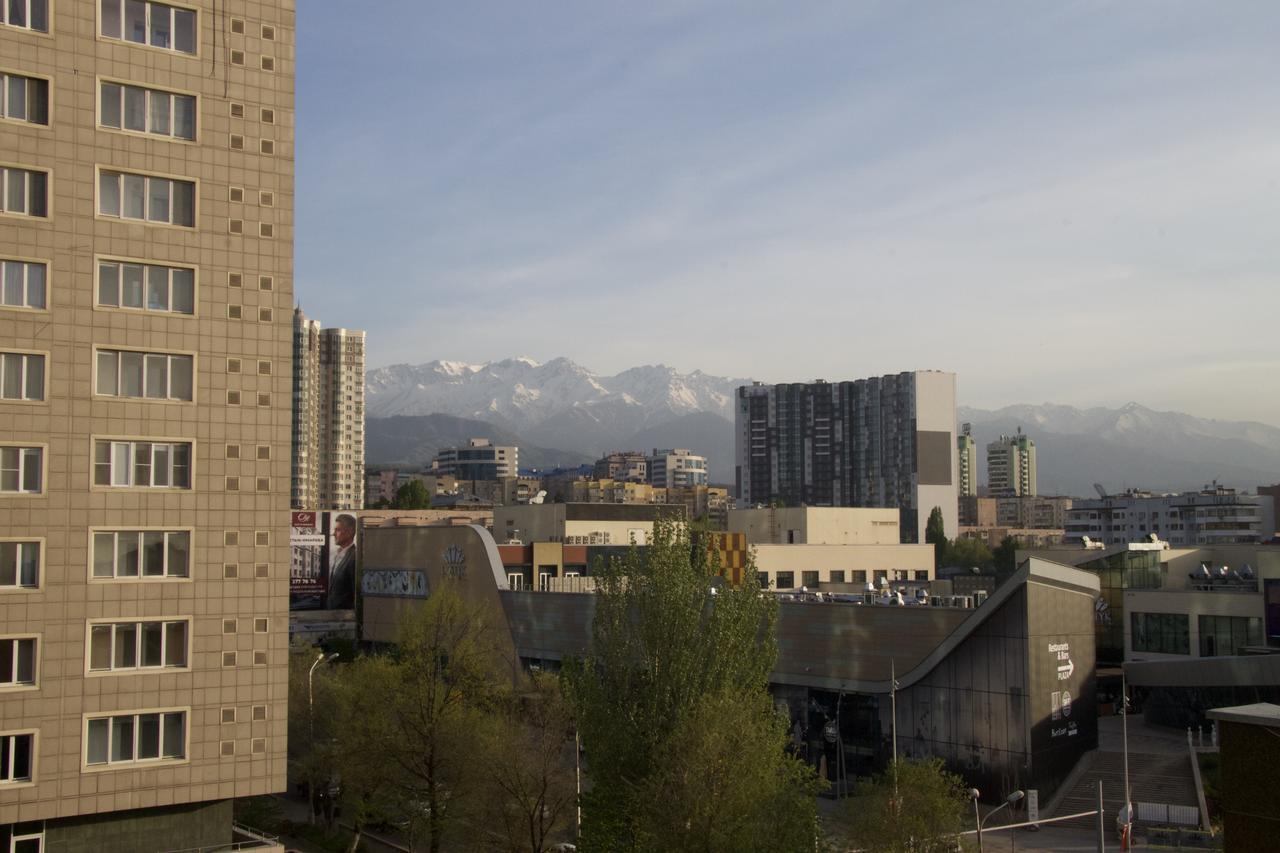 Deluxe Plaza Hotell Almaty Eksteriør bilde