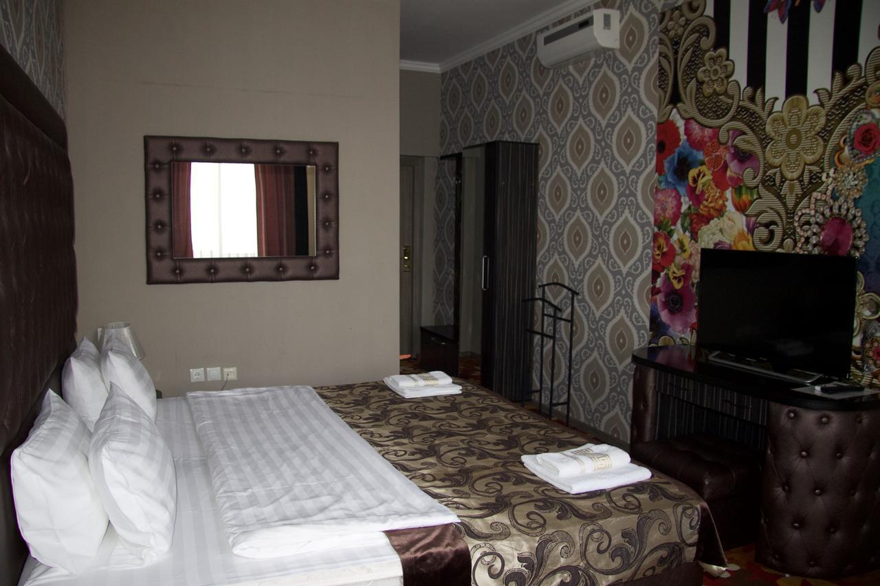 Deluxe Plaza Hotell Almaty Eksteriør bilde