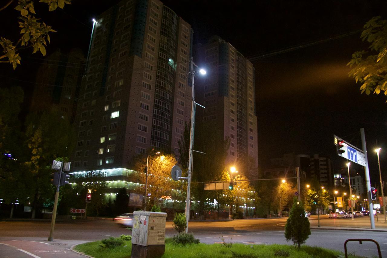 Deluxe Plaza Hotell Almaty Eksteriør bilde