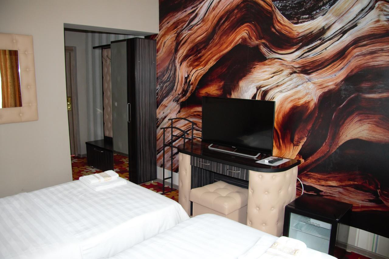 Deluxe Plaza Hotell Almaty Eksteriør bilde