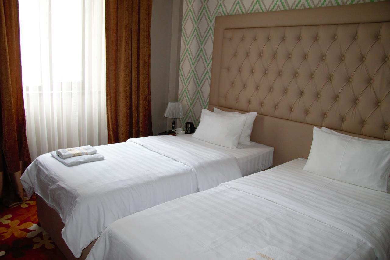 Deluxe Plaza Hotell Almaty Eksteriør bilde